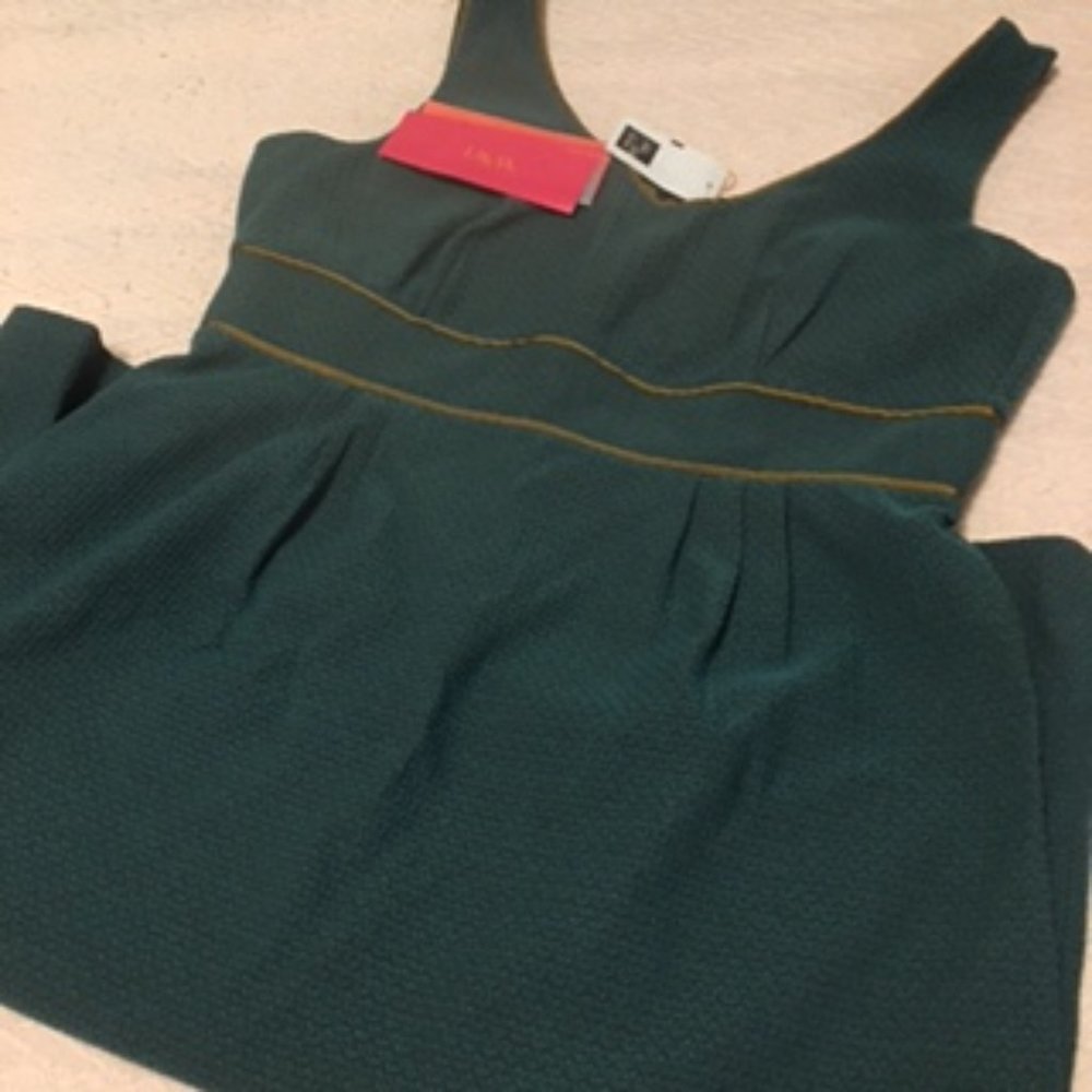 LaVIA Designer Dress Size International (Italy) 46 NWT   (size 12)?
